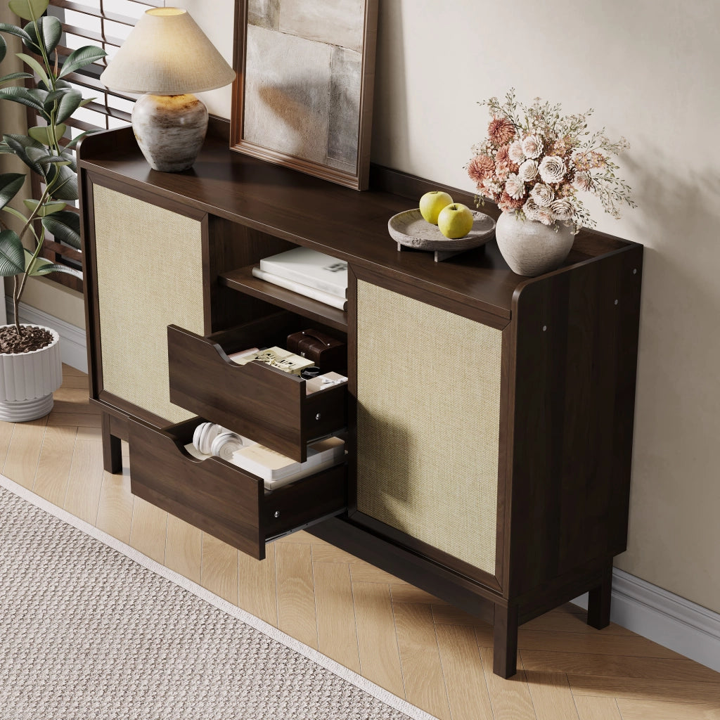 Credenza con ante scorrevoli; due cassetti e ripiani regolabili in truciolare naturale 150 × 39.5 × 80 cm