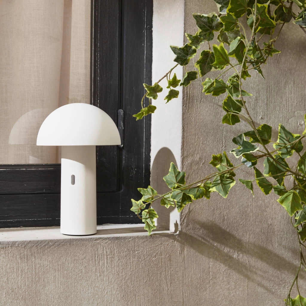 Lampada da tavolo a batteria nomadic con testa orientabile, 28cm,