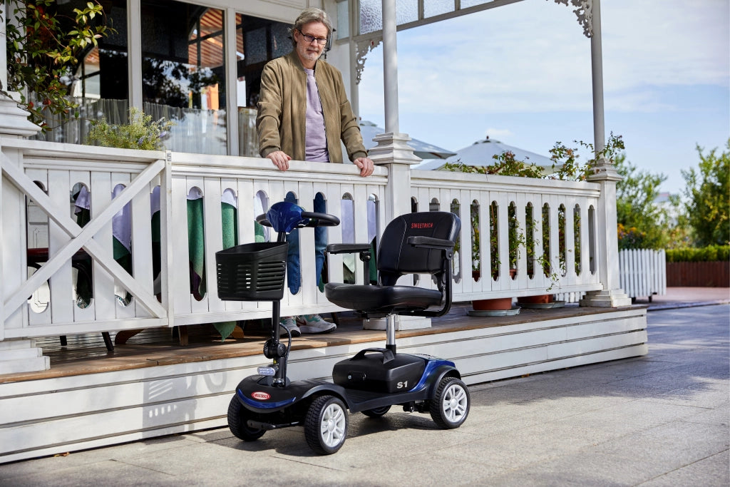 Scooter elettrico con motore da 300 W; sedile girevole e batteria rimovibile; blu; 104 × 51 × 95 cm