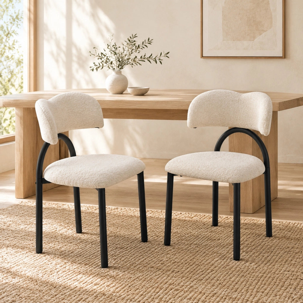Set 2 sedie da pranzo imbottite in tessuto beige con struttura in metallo nero HOMVRA