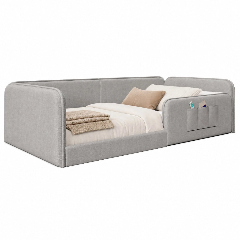 Letto per bambini 90x200 cm imbottito con tasche laterali e bordo di sicurezza; MDF e lino grigio