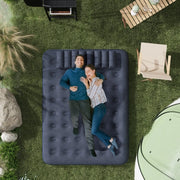 Materasso gonfiabile matrimoniale blu con pompa a mano e cuscini 203x152x22 cm per campeggio e ospiti