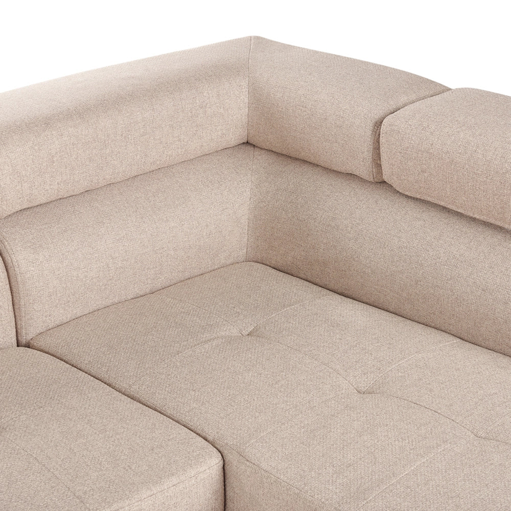 Divano angolare in tessuto beige con poggiatesta e braccioli regolabili a forma di L