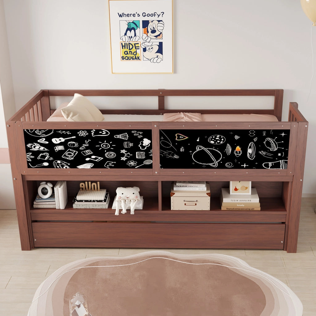 Letto per bambini 90x200 cm marrone con letto estraibile, lavagna e scaffali