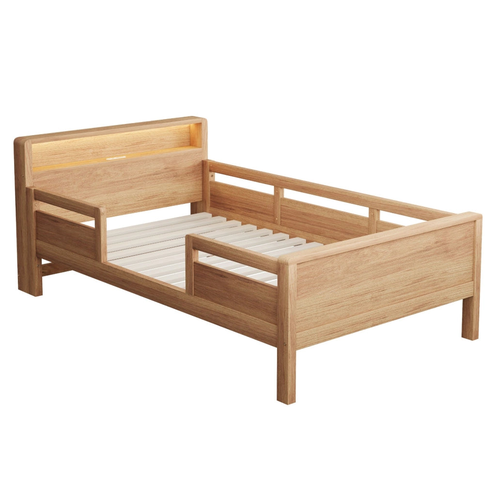 Letto per bambini 90 x 200 cm, con presa di ricarica, luci a LED, sponde di sicurezza in pino, legno naturale