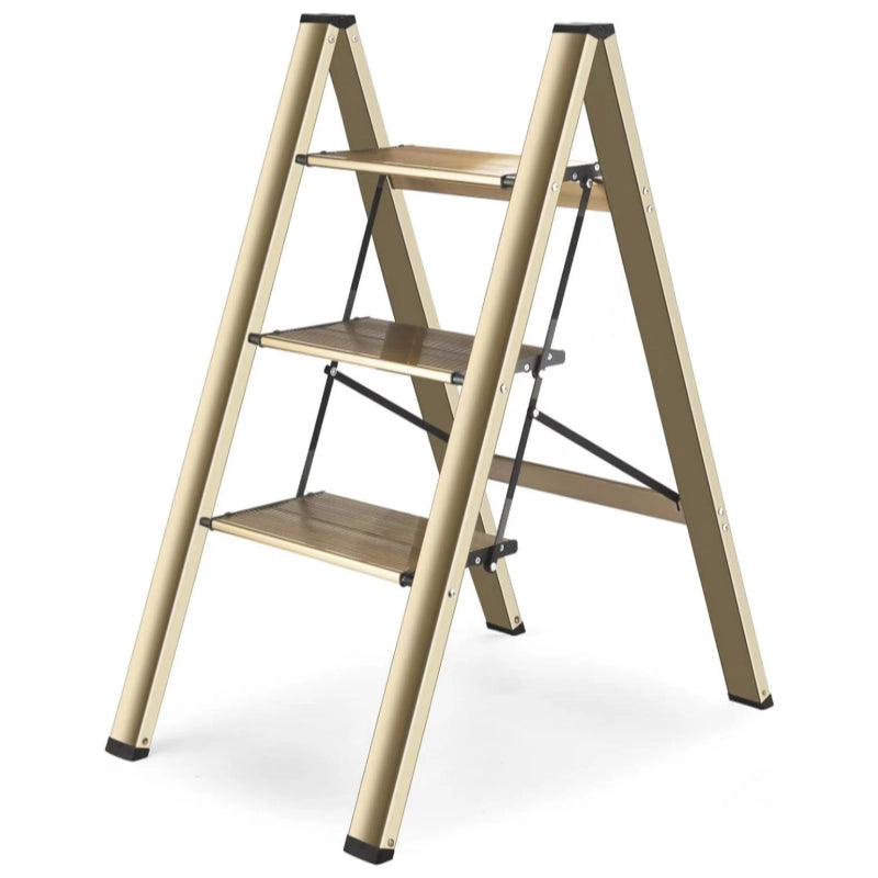 Scala pieghevole in alluminio color oro con gradini antiscivolo e piedini in gomma fino a 150 kg 65 × 45 × 82 cm