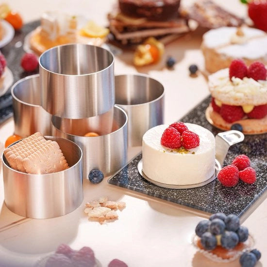 Set di forme per dessert e alimenti variante.