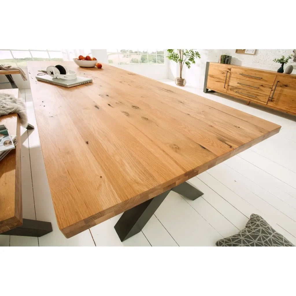 Tavolo da pranzo CAVARA – Rovere selvatico e metallo nero – 200 cm – Stile industriale