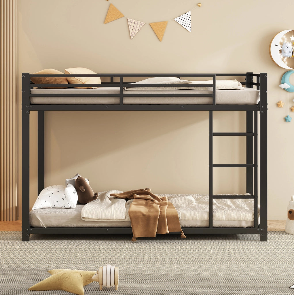 Letto a castello per bambini 90x200 cm con struttura in metallo nero e sponde