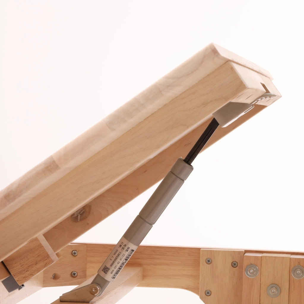 Scrivania per bambini in legno massello regolabile in altezza con piano inclinabile e vano portaoggetti, colore naturale, per bambini da 6 anni