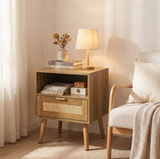 Comodino boho in rattan e MDF color noce con cassetto