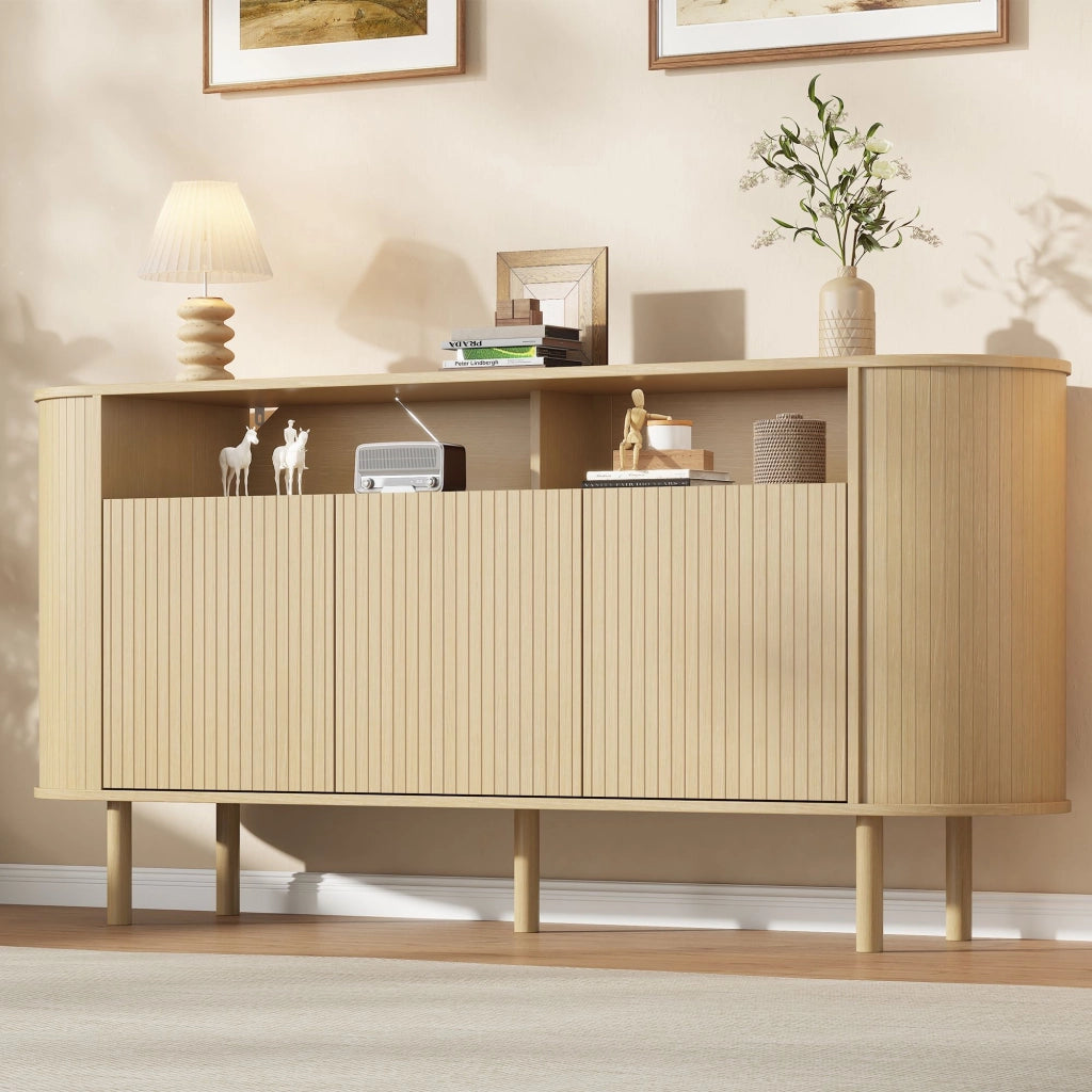 Credenza a tre ante, mobile da ingresso, ripiani a vista, gambe in legno massello, 160 x 40 x 78.5 cm, color legno naturale