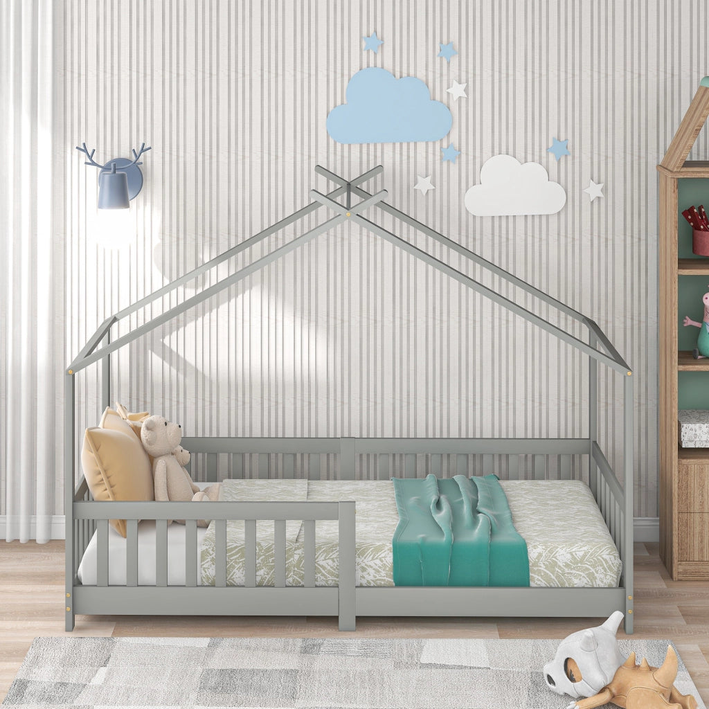 Letto per bambini a casetta 90 × 200 cm con rete a doghe in legno grigio chiaro con recinto di sicurezza