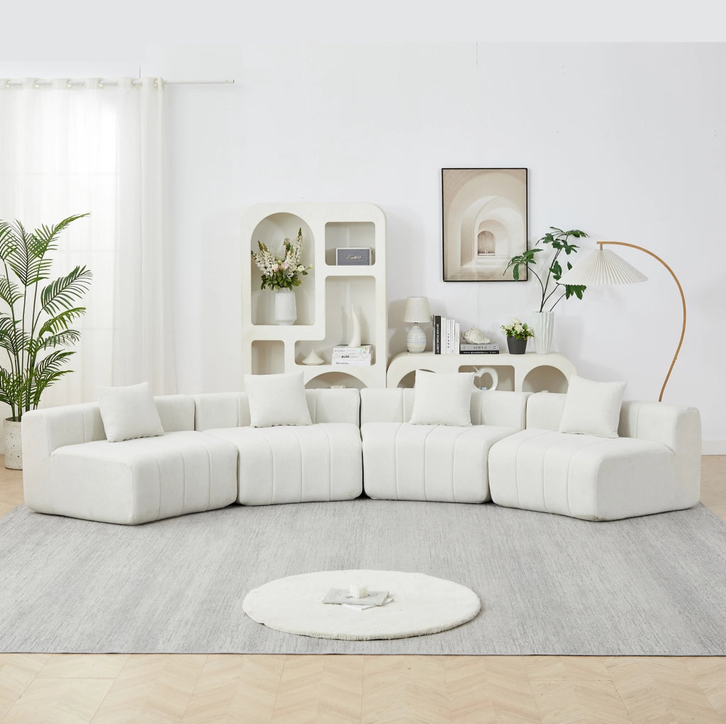 Divano modulare curvo in chenille beige con 2 cuscini