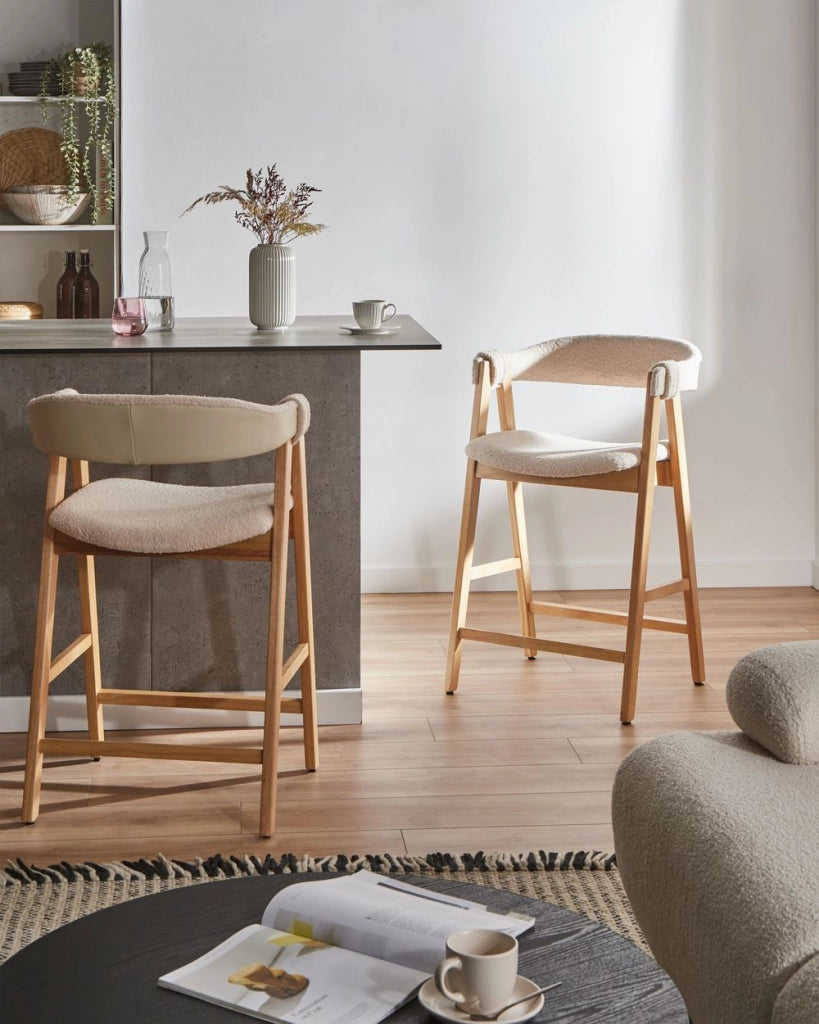 Sedie da bar in tessuto bouclé di poliestere marrone chiaro e beige con gambe in legno di gomma stile retrò tradizionale