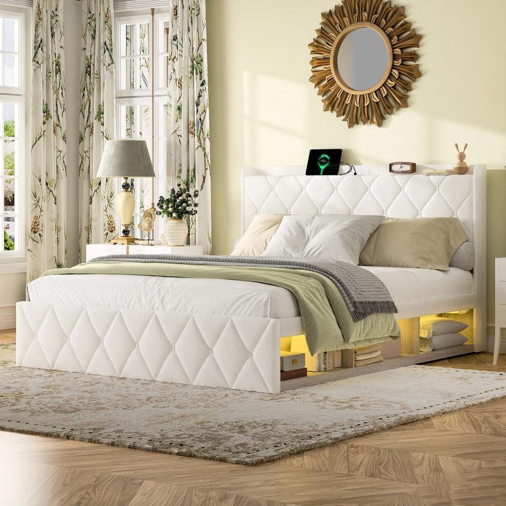 Letto imbottito 140 × 200 cm con testiera ad ali in tessuto Teddy bianco LED USB e prese integrate