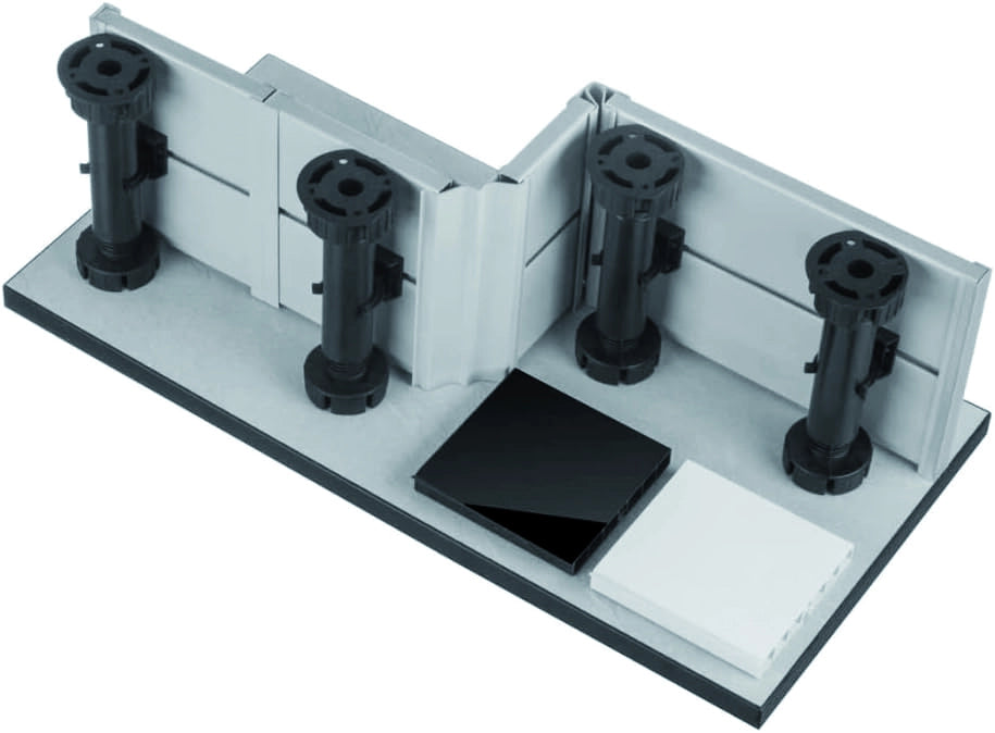 SET PIEDINI PER MOBILI DA CUCINA IN PLASTICA CON GANCIO mm. 120 h 4 pz.