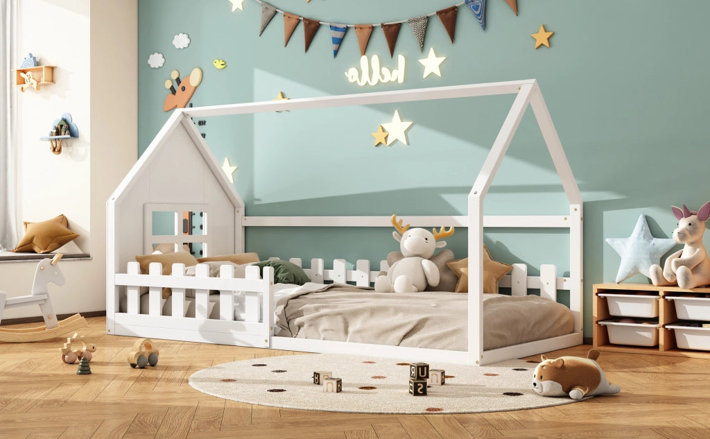 Letto per bambini a forma di casa 90 × 200 cm in pino e MDF bianco con rete a doghe da 7 elementi