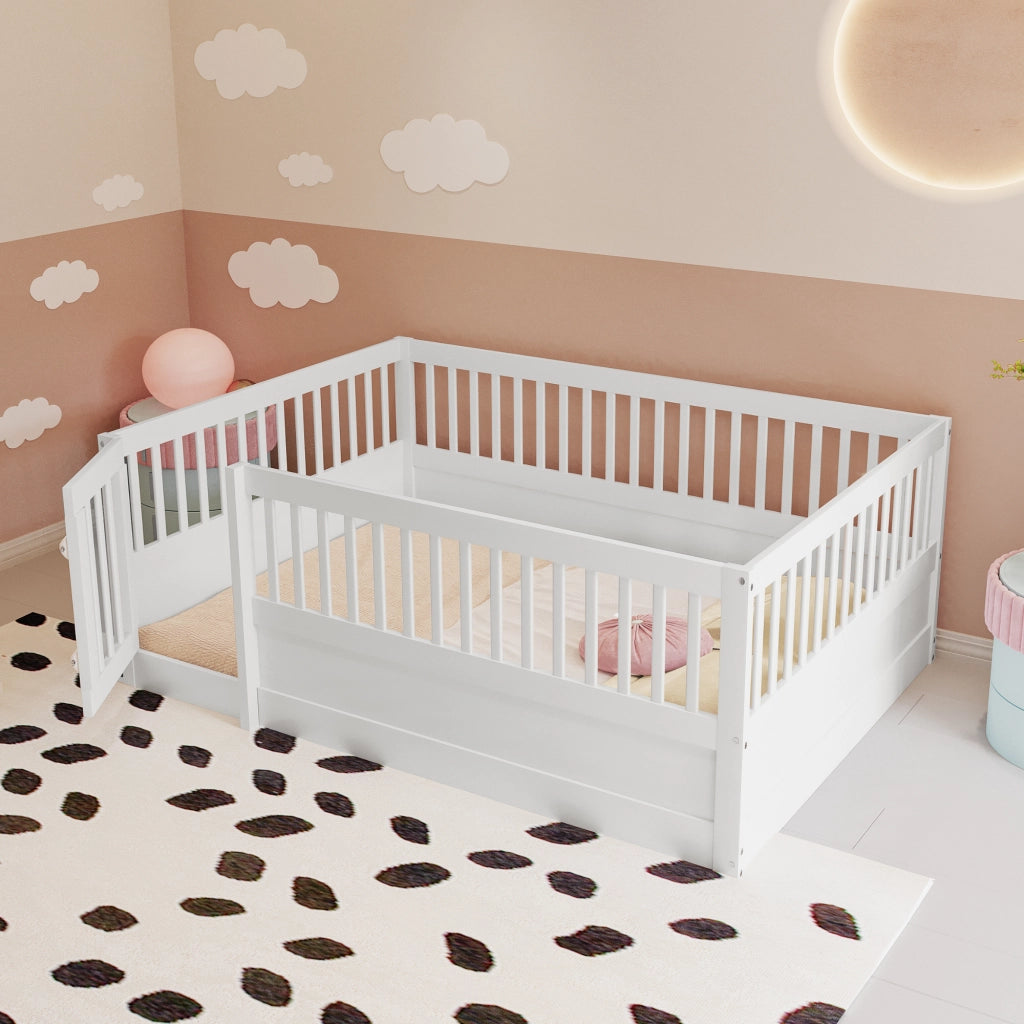 Letto per bambini basso 140 × 200 cm con barriera e porticina apribile, senza materasso, in legno bianco