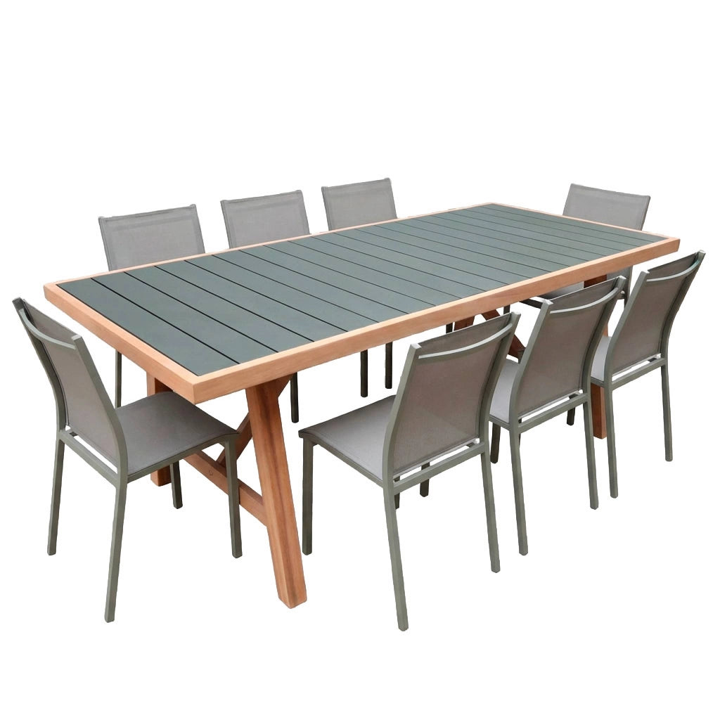 Set tavolo da giardino in legno di hevea e alluminio con 8 sedie,