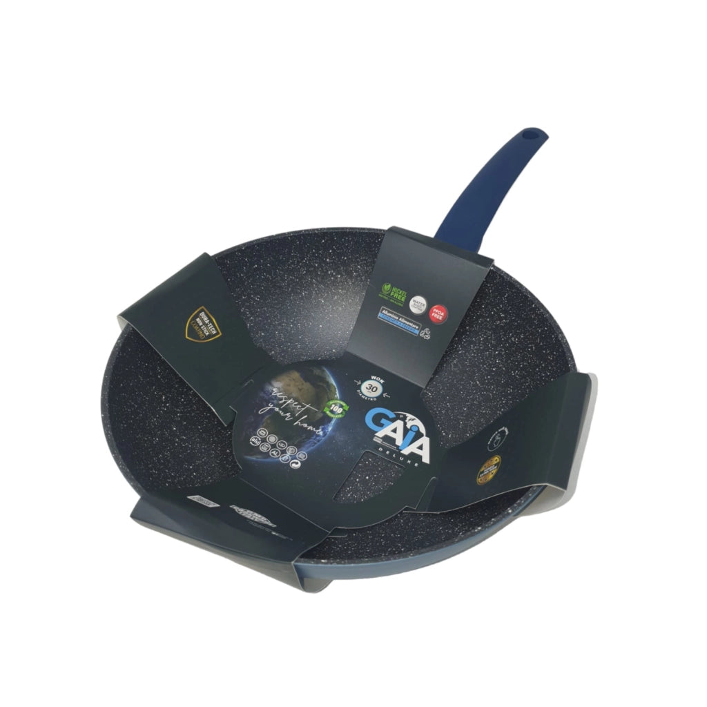 Wok Ø 26 cm Antiaderente per Induzione - Linea Gaia Deluxe - Alluminio Forgiato a Freddo - Effetto Pietra Senza PFOA - Fondo Piatto - GMD Italy