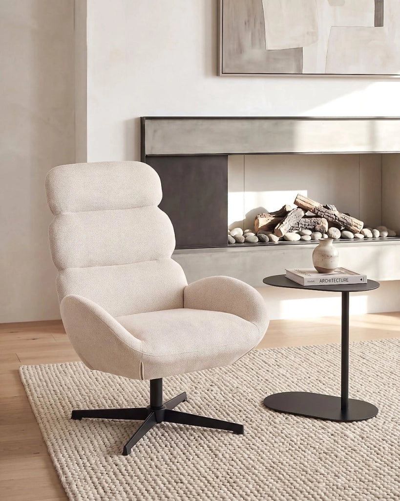 Poltrona Girevole Imbottita in Tessuto Beige Chiaro con Schienale Alto