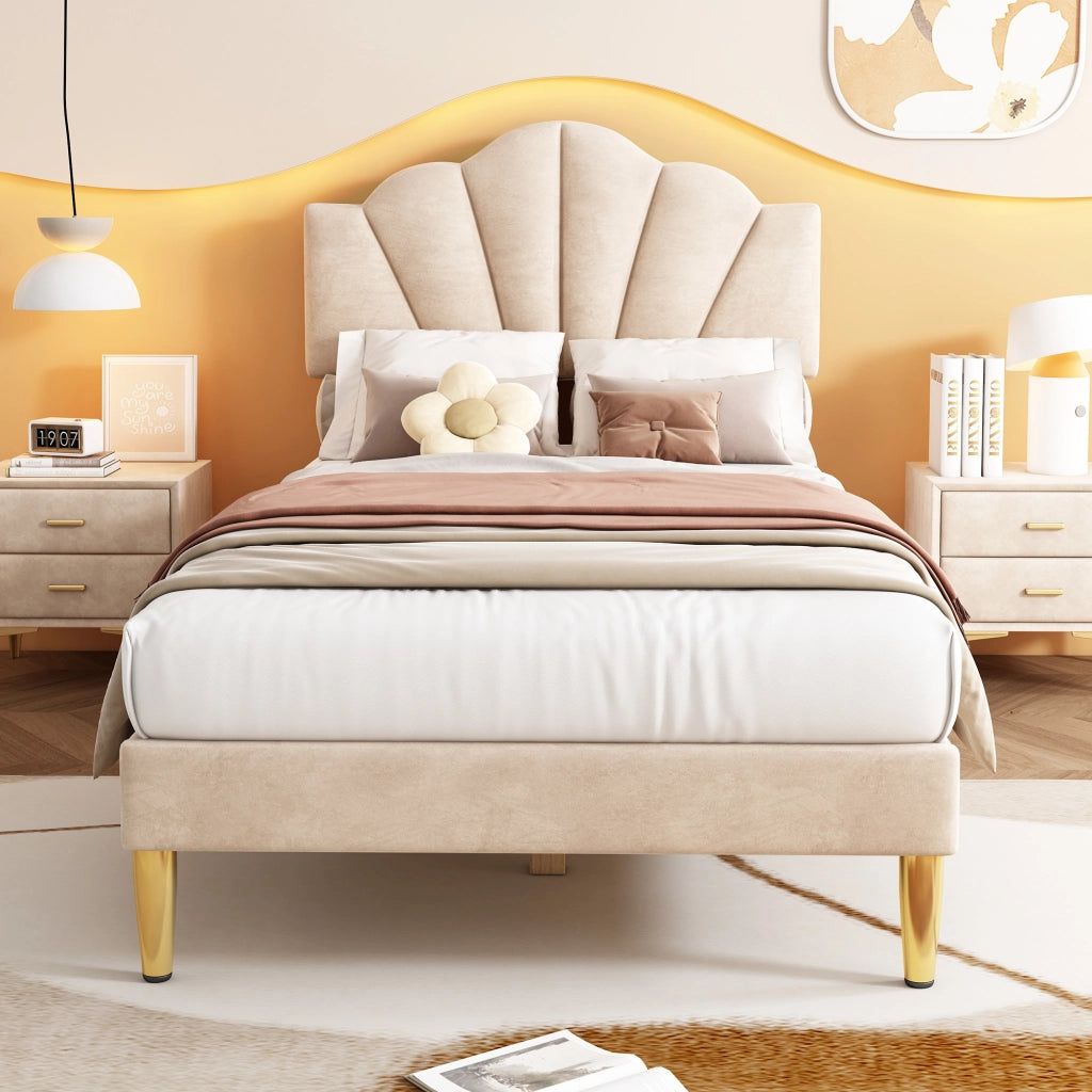 Letto singolo imbottito 90x200 cm con testiera a conchiglia regolabile, gambe in ferro dorato, rivestito in velluto, beige