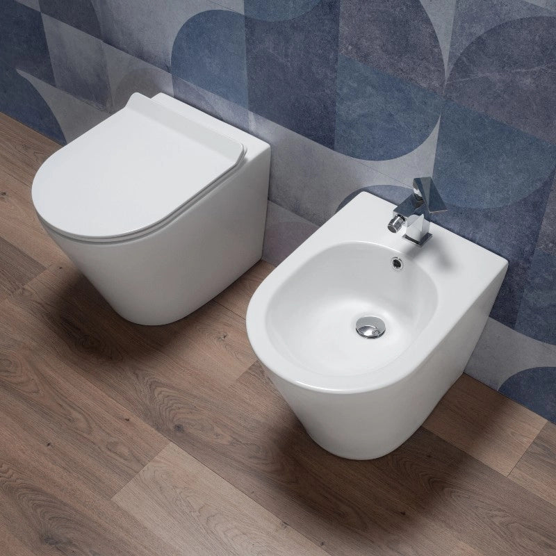 Sanitari a Terra Filo parete con Sedile Soft Close e Risparmio I