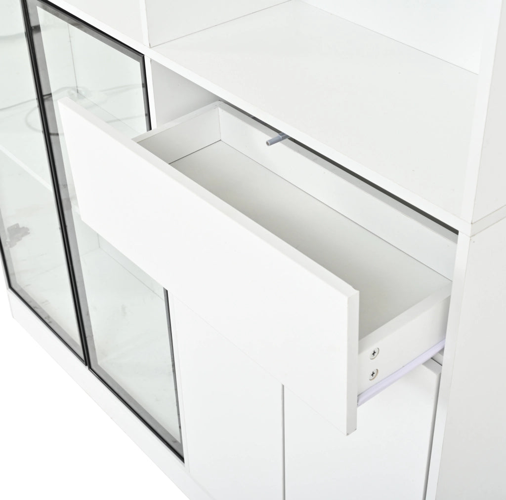 Vetrina bianca in truciolato 140x30x200 cm con 7 porte, 1 cassetto, LED Bluetooth, portabicchieri e 6 portabottiglie