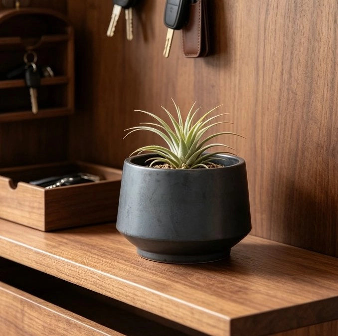 Vaso in ceramica artigianale opaco nero Ø 22 cm con fori di drenaggio, resistente al gelo, traspirante