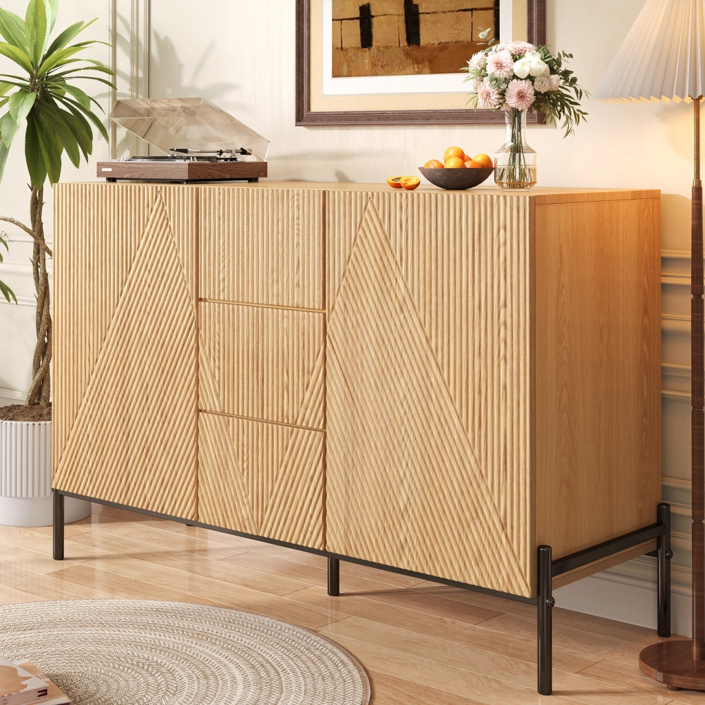 Credenza moderna con design geometrico; due ante e tre cassetti; MDF; color legno naturale