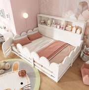 Letto da terra per bambini 140x200 cm bianco con protezione anticaduta, porta e scaffale integrato in legno di pino