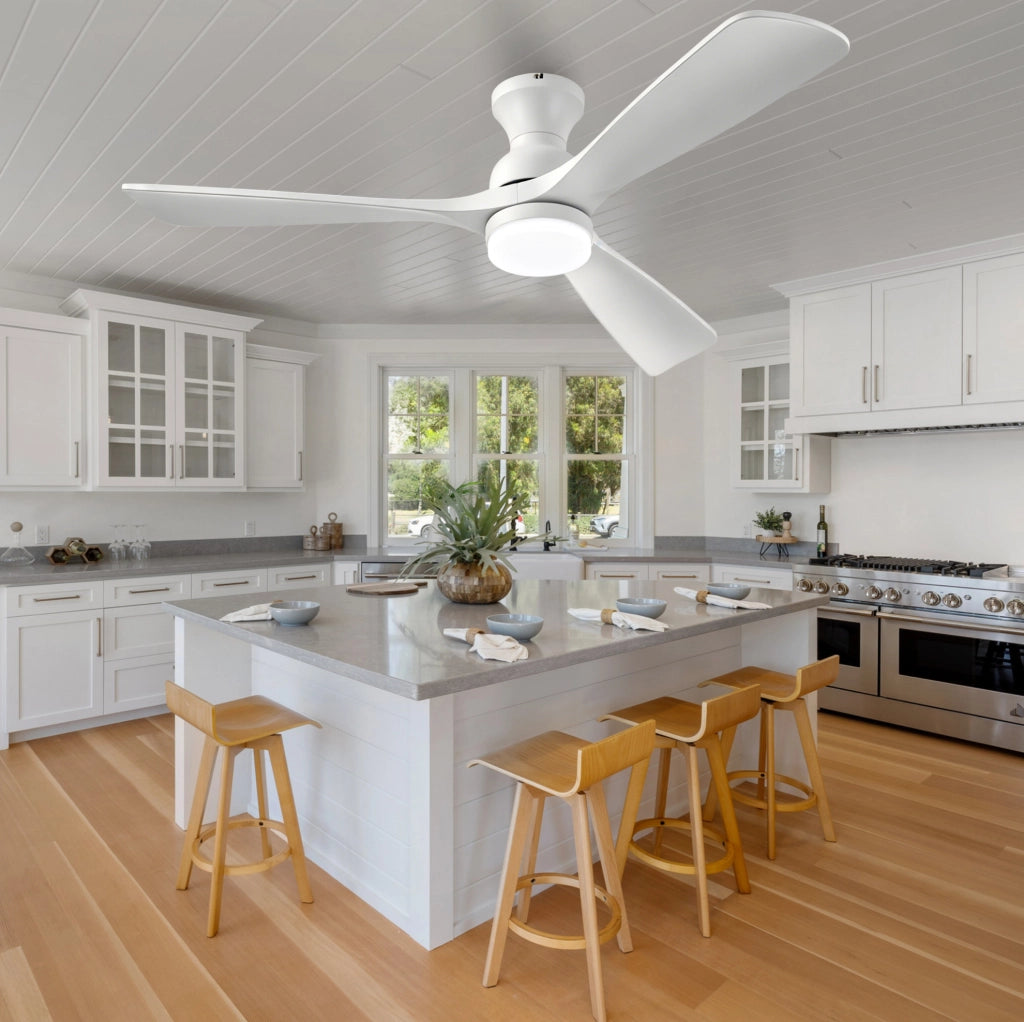 Ventilatore da soffitto bianco con luce LED, 3 pale in legno massello e telecomando
