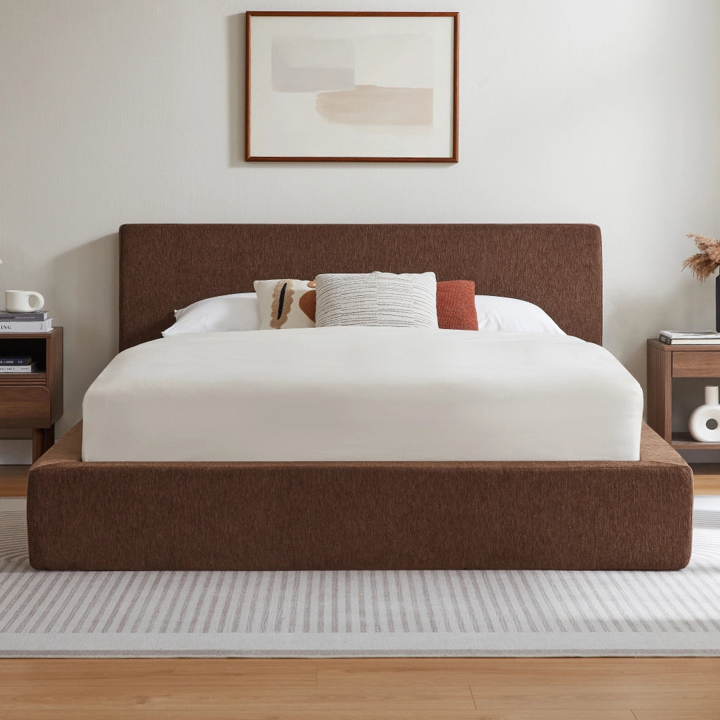 Letto matrimoniale 160x200 cm con testiera imbottita; telaio in acciaio rinforzato; marrone