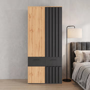 Armadio alto a quattro ante con lamelle 90x50x200 cm, 2 cassetti, 2 ripiani e barra appendiabiti, nero e legno naturale