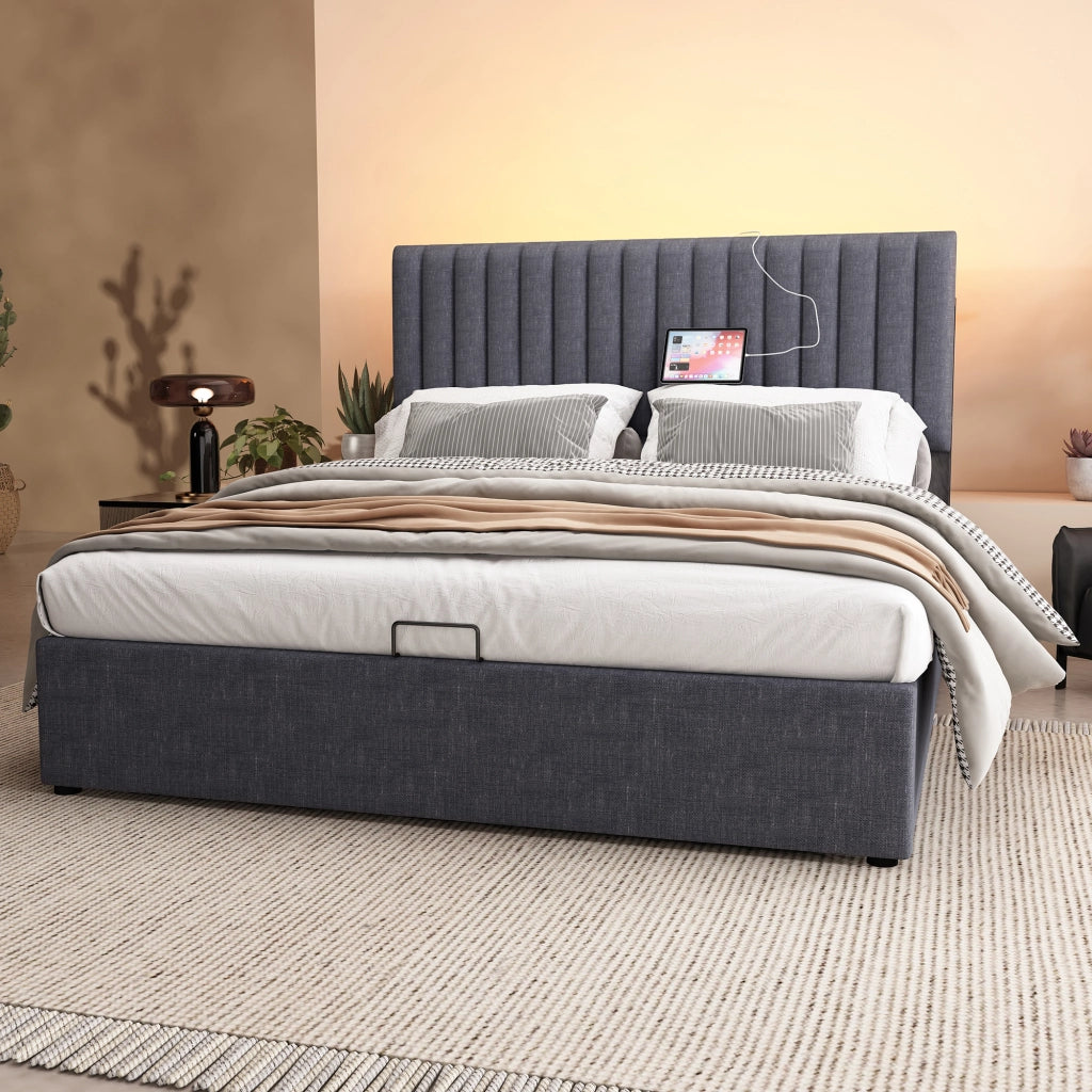 Letto matrimoniale imbottito 140 ¡Á 200 cm con materasso LED USB Type C vano contenitore testiera regolabile grigio