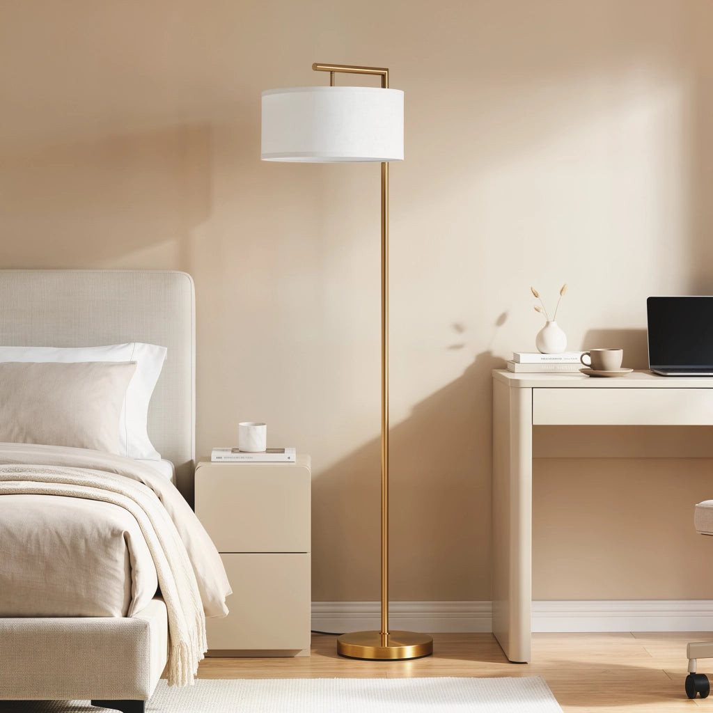 Lampada da terra moderna in acciaio oro e paralume in tessuto bianco con attacco E27 e interruttore a pedale 47 x 37 x 153 cm