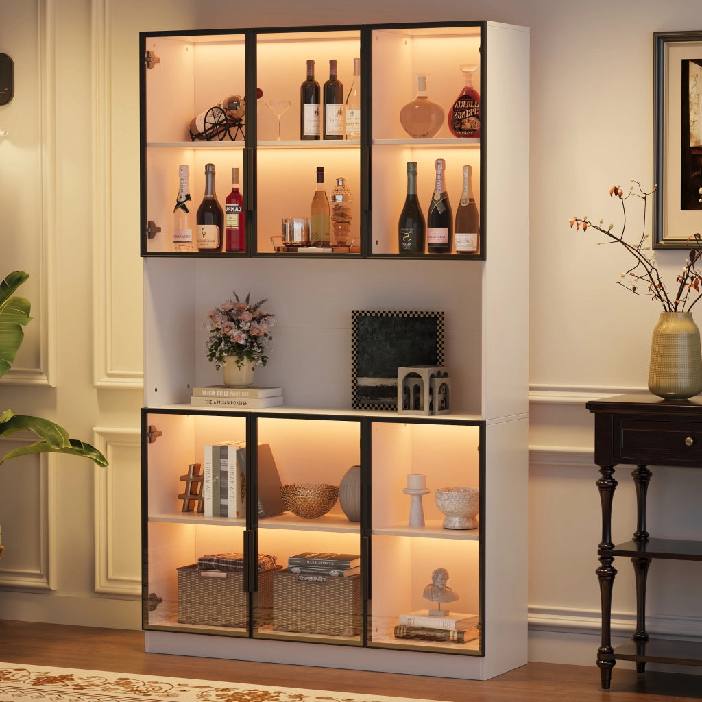 Vetrina alta in MDF bianco con 6 ante in vetro trasparente; LED con controllo tramite app; chiusura ammortizzata; 120 × 34 × 200 cm