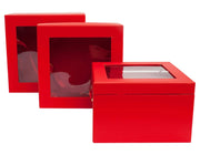 Set di tre scatole regalo quadrate, rosse, con parte superiore trasparente e nastri di raso