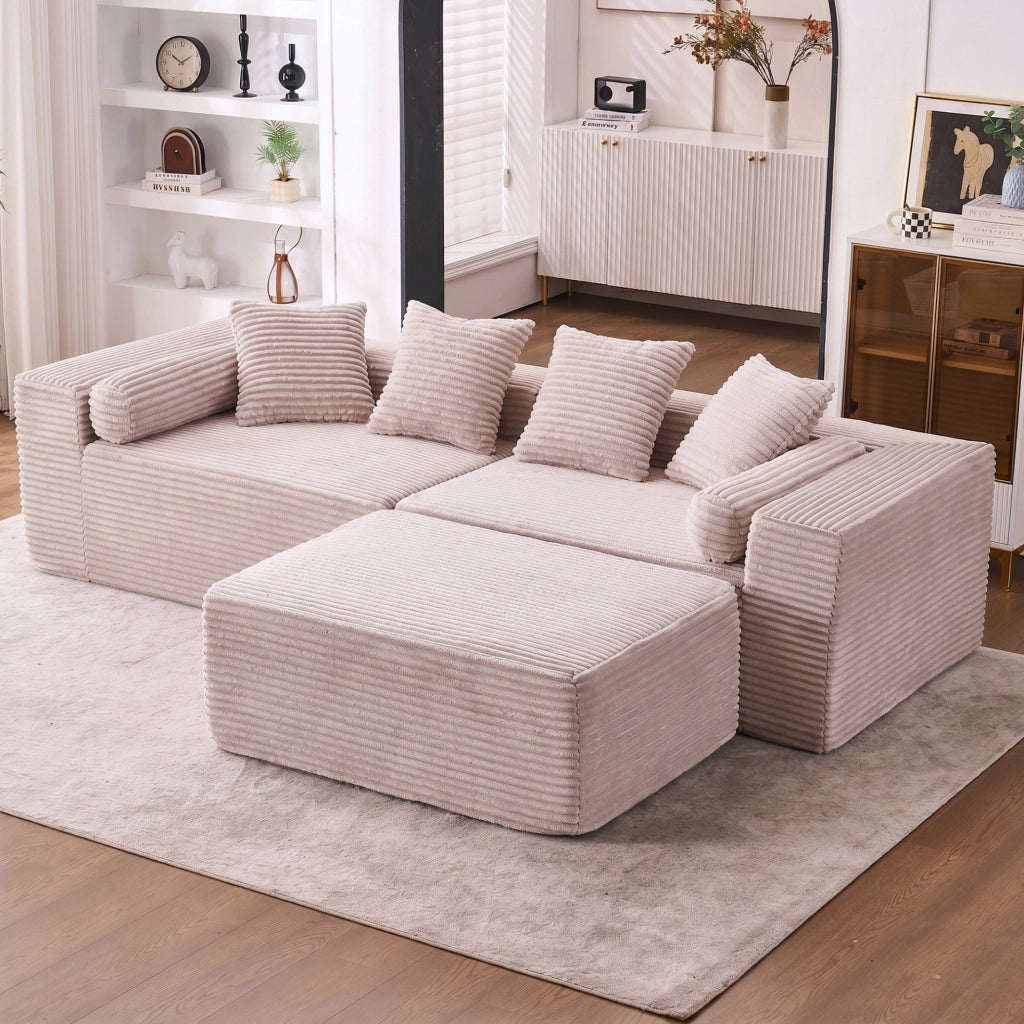 Divano modulare beige a tre elementi con chaise longue