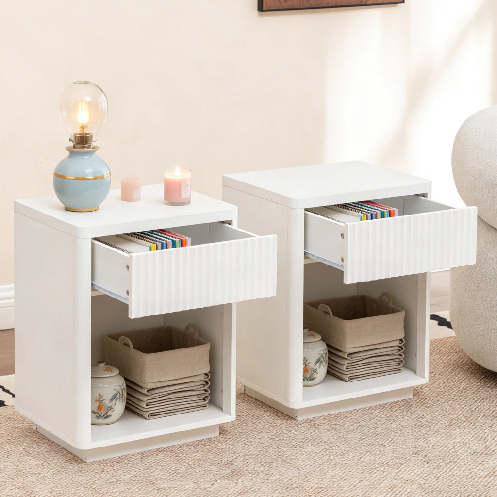 Comodino con Cassetto e Ripiano Aperto in Legno, Design Moderno con Pannello a Increspatura, 63,5x38x46,5 cm