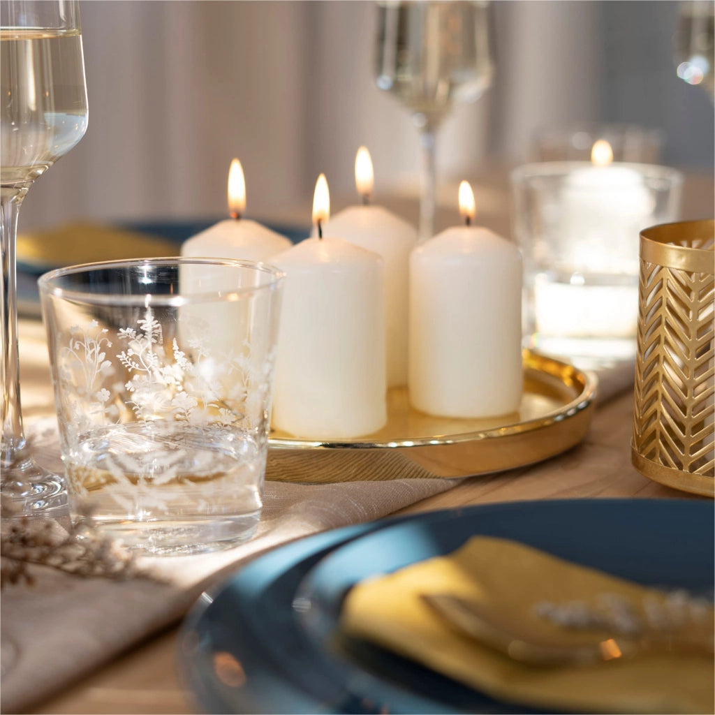 Set di 2 candele a stelo, dimensioni 80x48 mm, colore crema, durata di combustione di 18 ore
