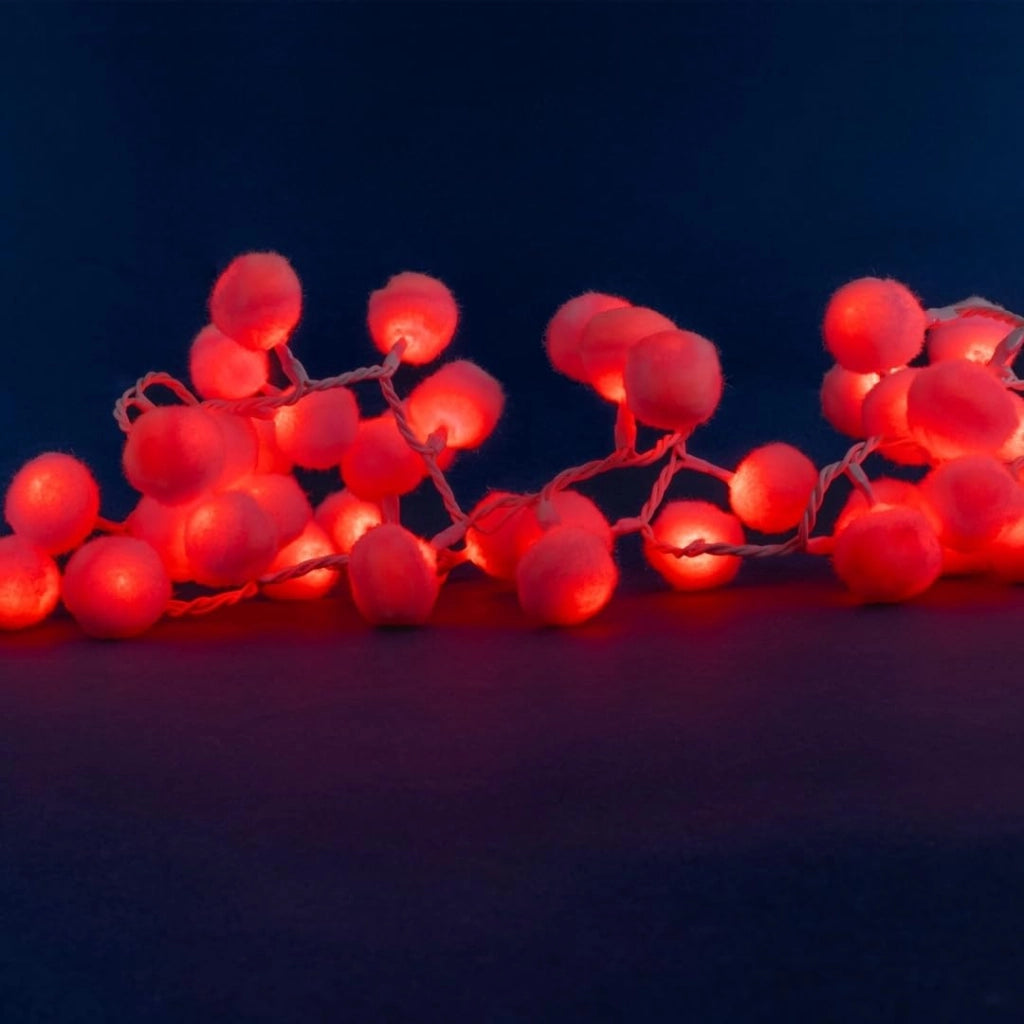 Catena luminosa con palline di cotone rosse, lunghezza 5 metri, 140 LED, con timer