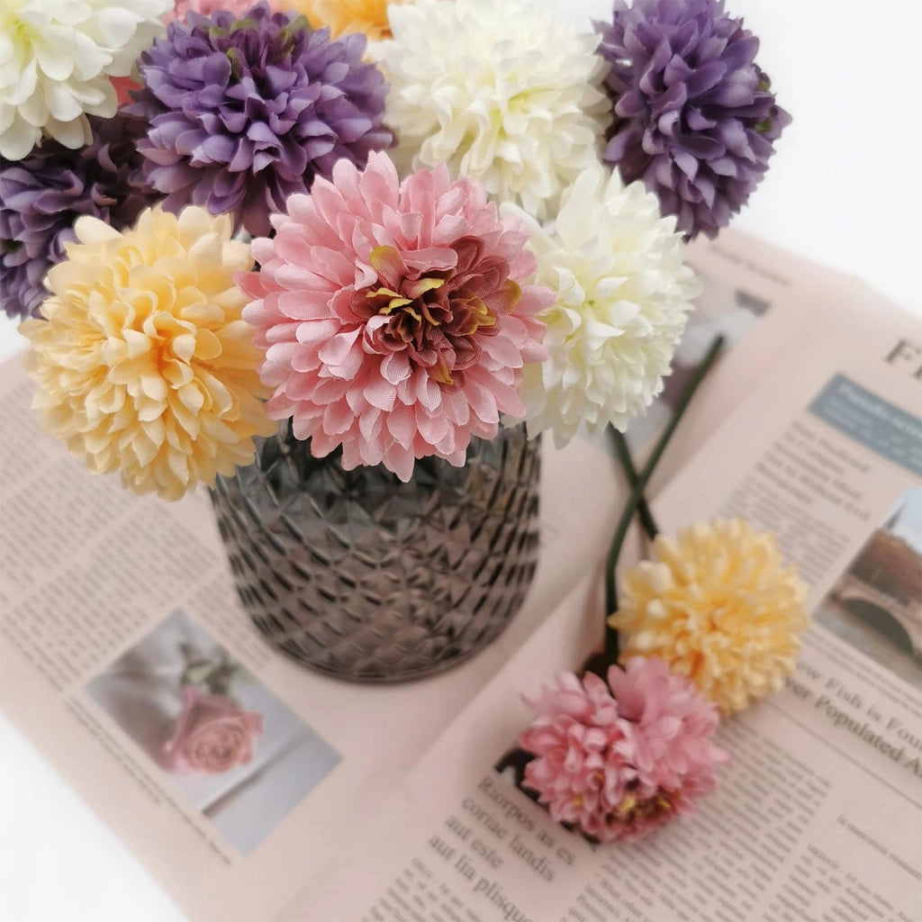 Crisantemi artificiali, confezione da 12 pezzi, 4 colori, con cordoncino e biglietto di auguri