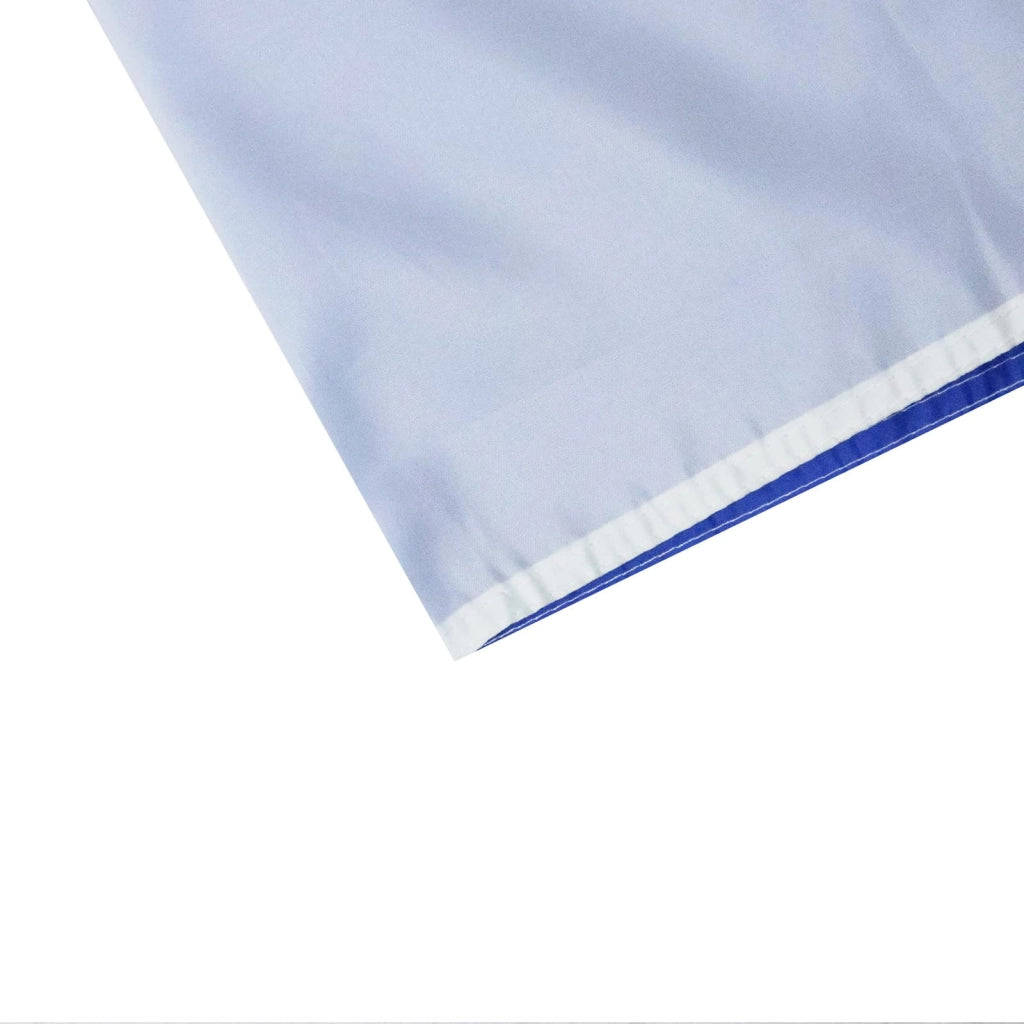 Bandiera, a colori blu e bianco, dimensioni 90x60 cm, realizzata in poliestere 100D, con 2 occhielli