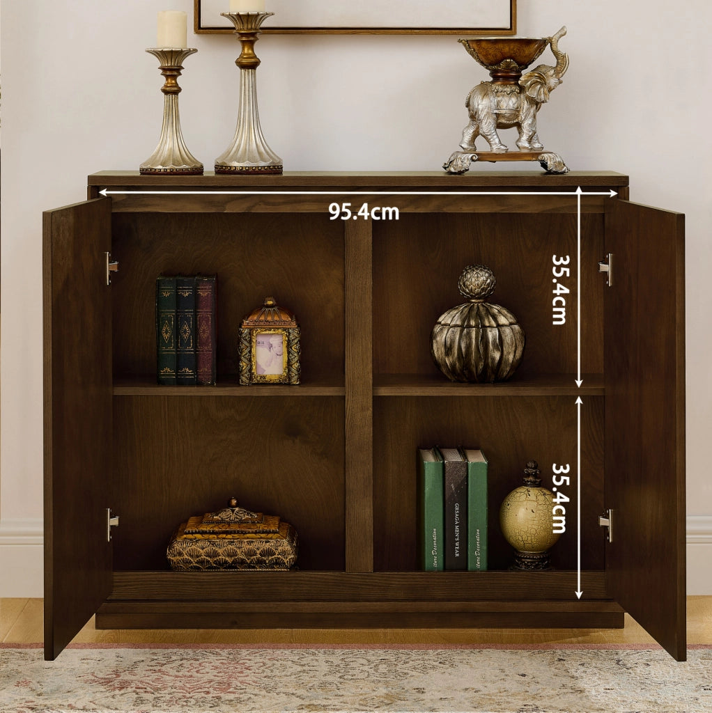 Credenza marrone con ante scanalate a V e vani per i cavi