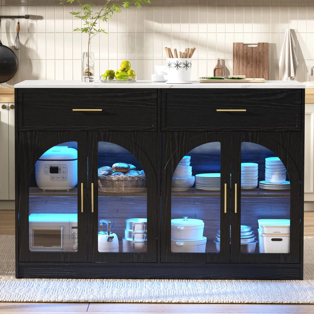 Isola da cucina nera con illuminazione e ante trasparenti