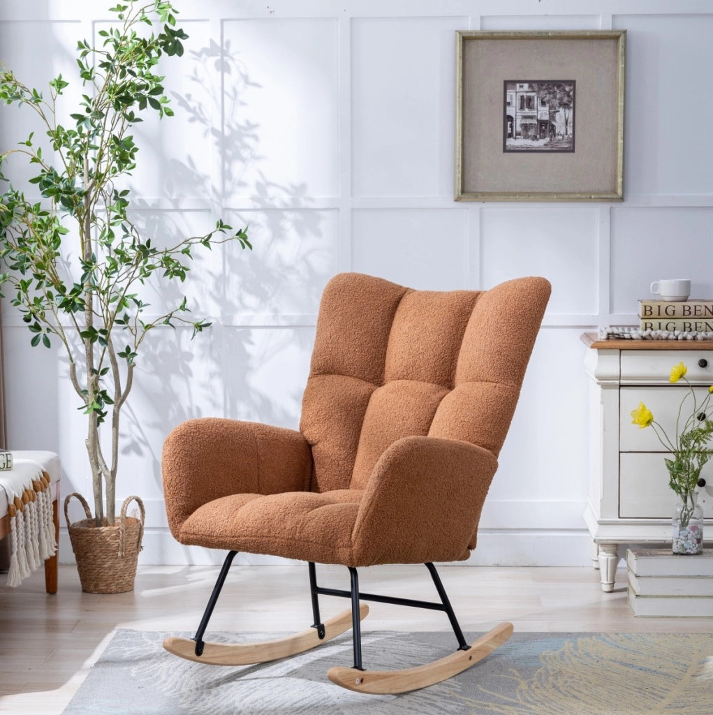 Sedia a dondolo in tessuto teddy marrone con base in legno