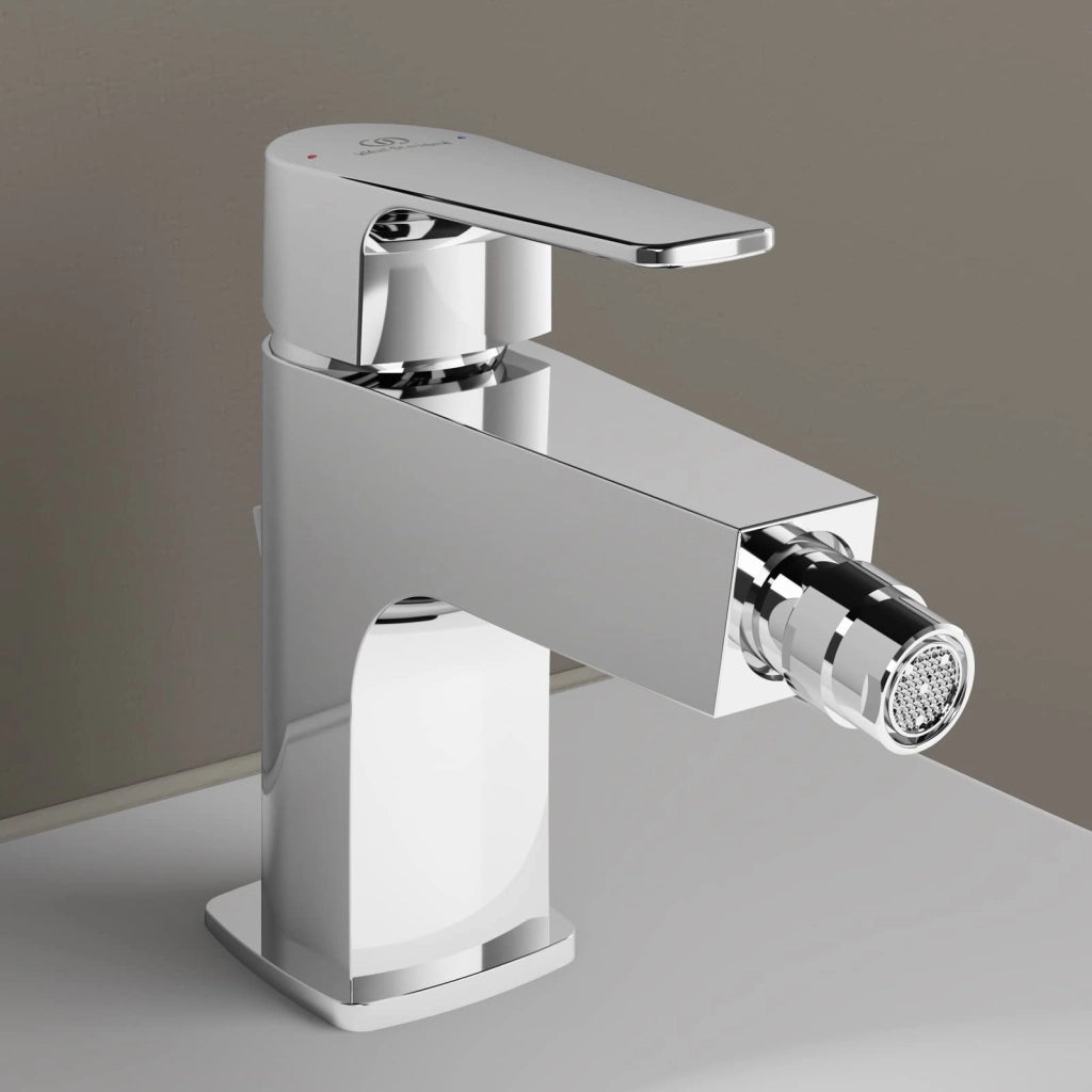 Rubinetteria per bidet Cerafine D, miscelatore monocomando con bocca fissa, leva di comando e gruppo di scarico, cromata