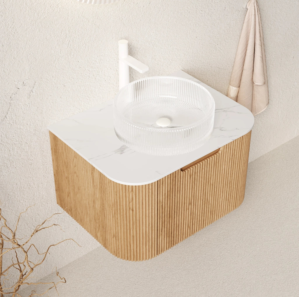 Mobile lavabo sospeso 61 cm in legno naturale, lavabo in vetro trasparente, bianco